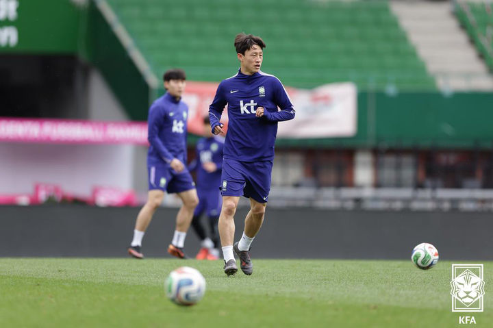 [서울=뉴시스] 축구국가대표팀 이재성이 오스트리아전을 하루 앞둔 30일(현지 시간) 오스트리아 비엔나 에른스트하펠스타디온에서 훈련하고 있다. (사진=대한축구협회 제공) 2026.03.31. photo@newsis.com *재판매 및 DB 금지