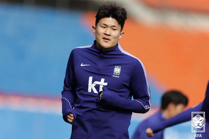 [서울=뉴시스] 축구국가대표팀 김민재가 오스트리아전을 하루 앞둔 30일(현지 시간) 오스트리아 비엔나 에른스트하펠스타디온에서 훈련하고 있다. (사진=대한축구협회 제공) 2026.03.31. photo@newsis.com *재판매 및 DB 금지