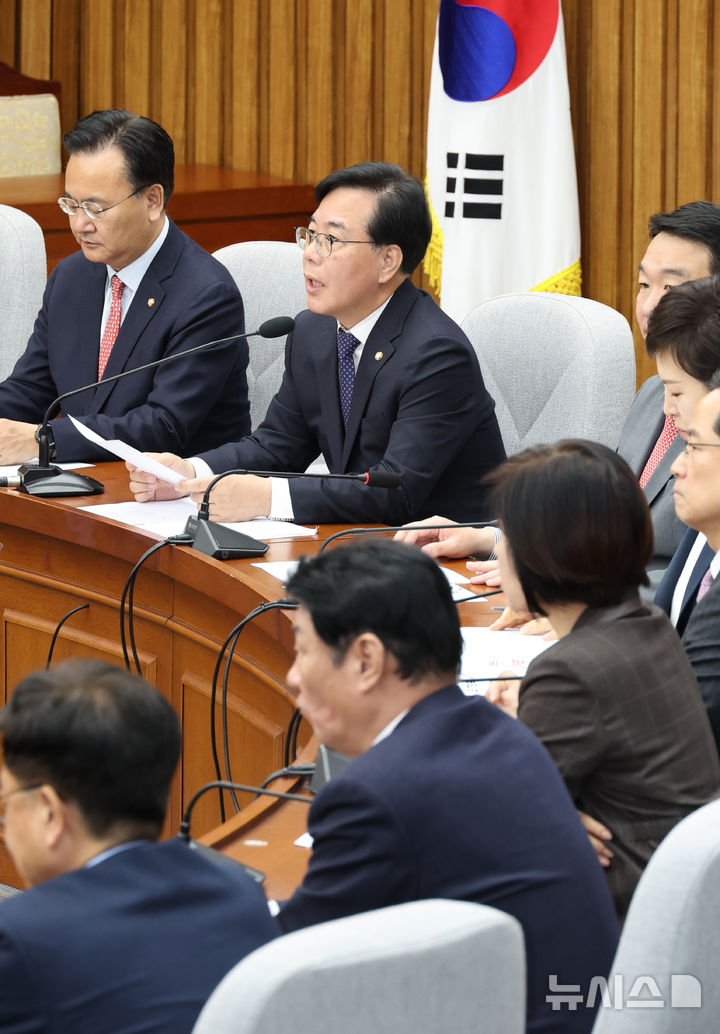 [서울=뉴시스] 김금보 기자 = 송언석 국민의힘 원내대표가 31일 오전 서울 여의도 국회에서 열린 원내대책회의에서 발언을 하고 있다. 2026.03.31. kgb@newsis.com