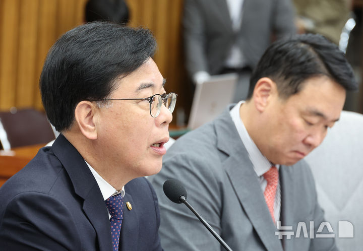 [서울=뉴시스] 김금보 기자 = 송언석 국민의힘 원내대표가 31일 오전 서울 여의도 국회에서 열린 원내대책회의에서 발언을 하고 있다. 2026.03.31. kgb@newsis.com