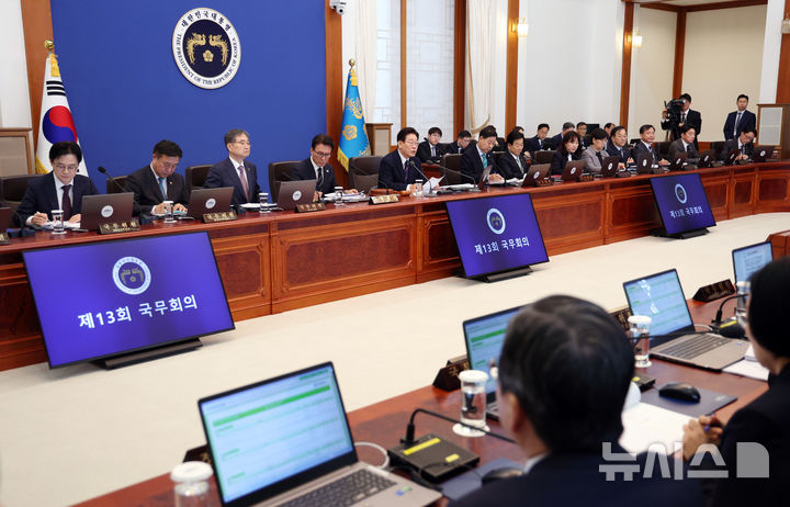 [서울=뉴시스] 고범준 기자 = 이재명 대통령이 31일 청와대에서 열린 국무회의에서 발언하고 있다. 2026.03.31. bjko@newsis.com