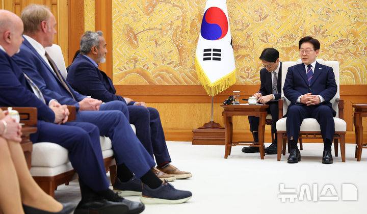 [서울=뉴시스] 최동준 기자 = 이재명 대통령이 31일 청와대에서 미국 하원의원단을 접견하며 발언하고 있다. (청와대통신사진기자단) 2026.03.31. photocdj@newsis.com