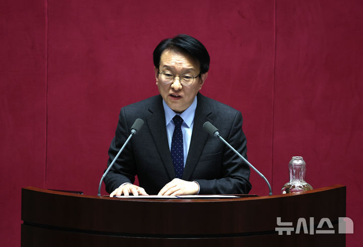 [서울=뉴시스] 김금보 기자 = 권칠승 더불어민주당 의원이 31일 오후 서울 여의도 국회에서 열린 제433회국회(임시회) 제3차 본회의에서 신임 행정안전위원장으로 선출된 후 인사말을 하고 있다. 2026.03.31. kgb@newsis.com