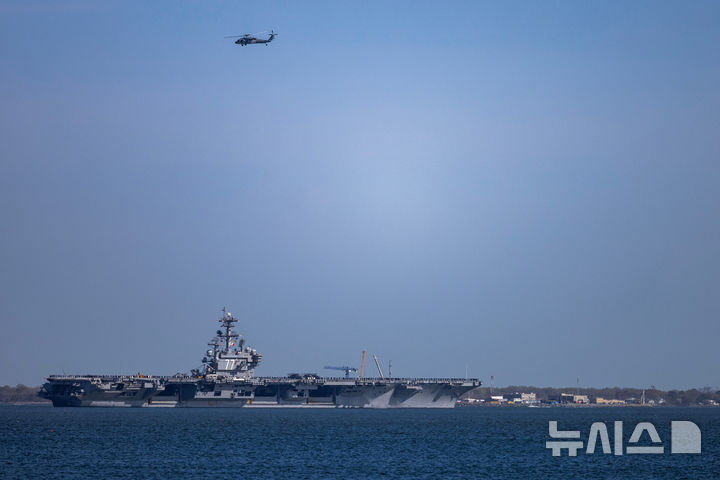 [노포크=AP/뉴시스] 미국 버지니아주 노포크를 모항으로 하는 니미츠급 항모 조시 HW 부시함이 이동 항행하고 있다. 자료사진. 2026.04.16
