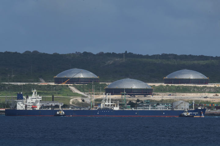 [마탄시스(쿠바)=AP/뉴시스] 러시아산 원유 73만 배럴을 실은 러시아 국영 해운사 소브콤플로트 소속 아나톨리 콜로드킨호가 지난달 31일(현지시간) 쿠바 마탄시스항에 입항했다. 2026.04.03 