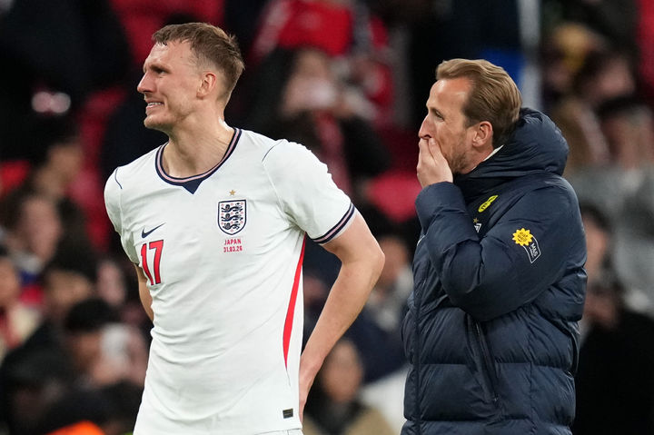 [런던=AP/뉴시스] 잉글랜드 축구대표팀의 댄 번(왼쪽), 해리 케인. 2026.03.31.