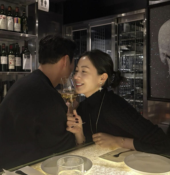 [서울=뉴시스] 그룹 티아라 출신 배우 류화영은 1일 자신의 사회관계망서비스(SNS)를 통해 오는 9월12일 서울 모처에서 3살 연상의 사업가와 결혼식을 올린다고 밝혔다. (사진=류화영 인스타그램) 2026.04.01. photo@newsis.com *재판매 및 DB 금지