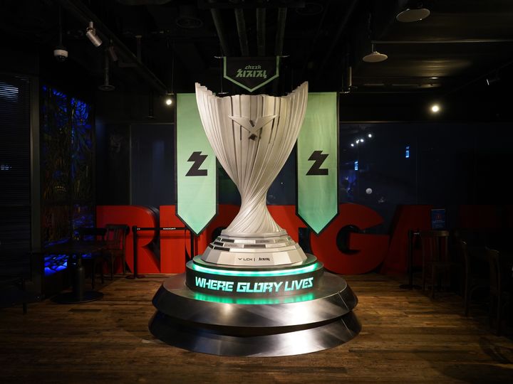 [서울=뉴시스] 네이버는 스트리밍 플랫폼 치지직이 1일 리그 오브 레전드(LoL) 챔피언스 코리아(LCK) 개막에 맞춰 공식 중계와 함께 경기 주요 데이터를 제공하는 '실시간 중계 정보' 기능을 선보인다고 밝혔다. 사진은 치지직 롤파크 포토존. 2026.04.01. (사진=네이버 제공) *재판매 및 DB 금지