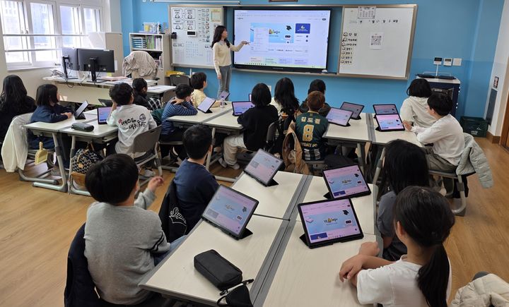 [안동=뉴시스] 경북AI배움터 수업 장면. (사진=경북교육청 제공) 2026.04.01. photo@newsis.com *재판매 및 DB 금지