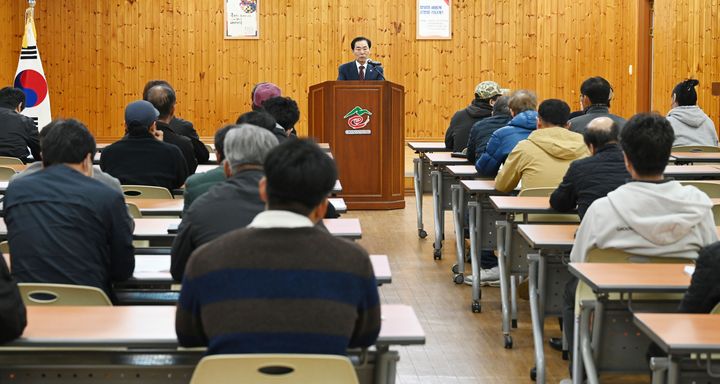 [창녕=뉴시스] 농촌지원발전기금 및 농어촌진흥기금 사업설명회를 개최하고 있다. (사진= 창녕군 제공) 2026.04.01. photo@newsis.com *재판매 및 DB 금지