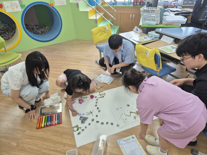 [안동=뉴시스] 2025년 교생실습 모습. (사진=경북교육청 제공) 2026.04.01. photo@newsis.com *재판매 및 DB 금지