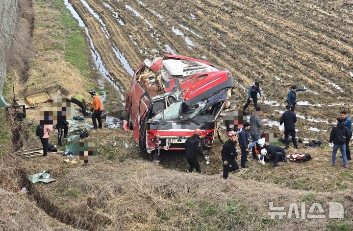 [음성=뉴시스] 사고 현장. (사진= 충북소방본부 제공) 2026.04.01. photo@newsis.com *재판매 및 DB 금지