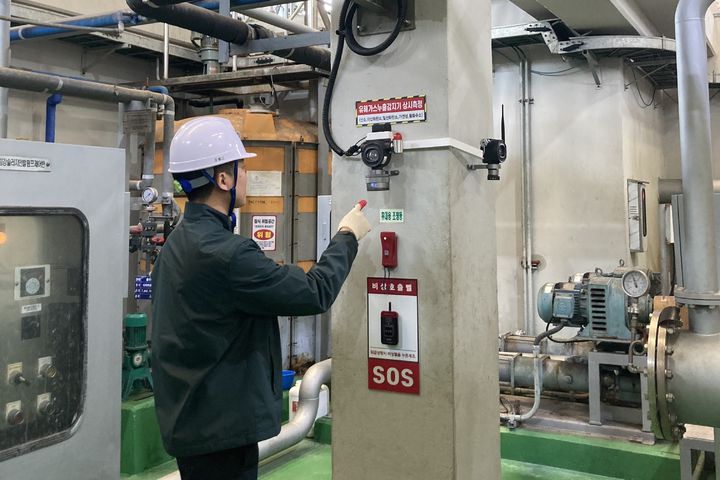 [양산=뉴시스] 밀폐공간 질식사고 예방 안점점검을 하고 있다. (사진= 양산시시설관리공단 제공) 2026.04.01. photo@newsis.com *재판매 및 DB 금지
