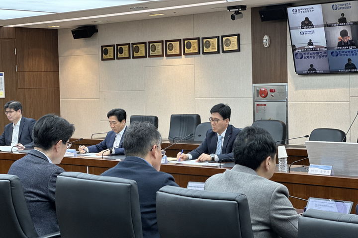 [세종=뉴시스]한국남부발전이 에너지 수급 점검회의 개최...발전 연료 확보 기반 마련에 총력을 기울이고 있다.(사진=한국남부발전 제공) *재판매 및 DB 금지