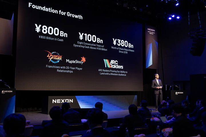 [서울=뉴시스] 패트릭 쇠더룬드 넥슨 회장이 31일 도쿄 시부야에서 개최된 자본시장브리핑(CMB)에서 연설하고 있다. (사진=넥슨 제공) *재판매 및 DB 금지