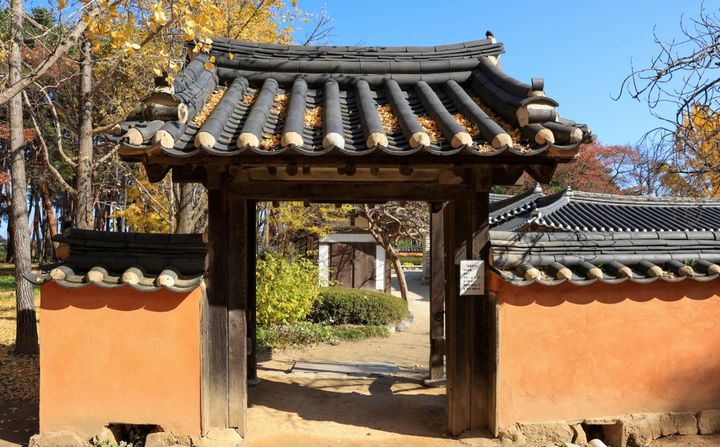 [서울=뉴시스] 조선시대 양반가의 권위를 상징하는 솟을대문. (사진 = 강원관광 홈페이지 캡처) *재판매 및 DB 금지