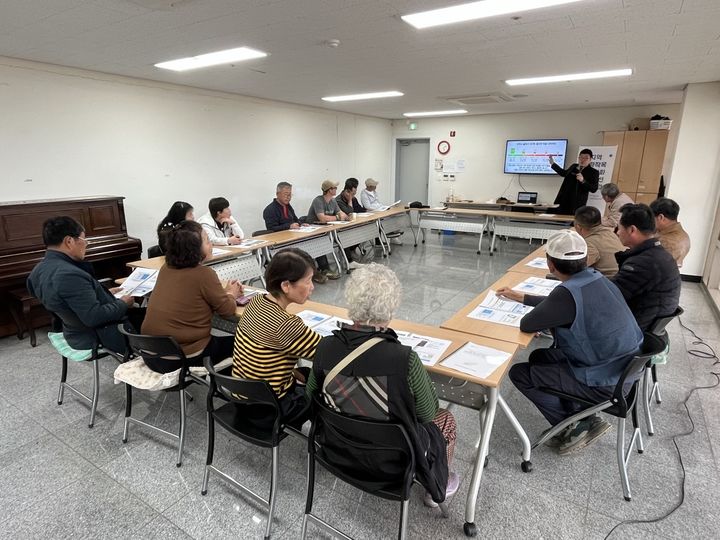 [여주=뉴시스] 지역전략작목 육성 교육. (사진=여주시 제공) 2026.04.01. photo@newsis.com *재판매 및 DB 금지