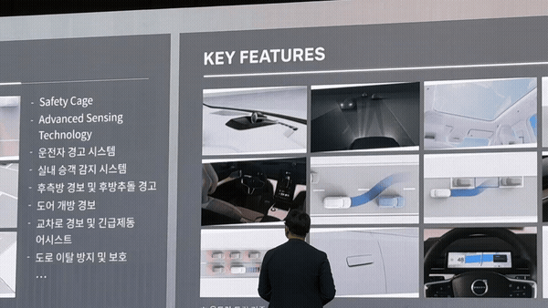 이윤모 볼보자동차코리아 대표이사가 1일 인천 인스파이어 리조트에서 진행된 '볼보 EX90 런칭 이벤트'에서 차량에 대해 설명하고 있다. *재판매 및 DB 금지