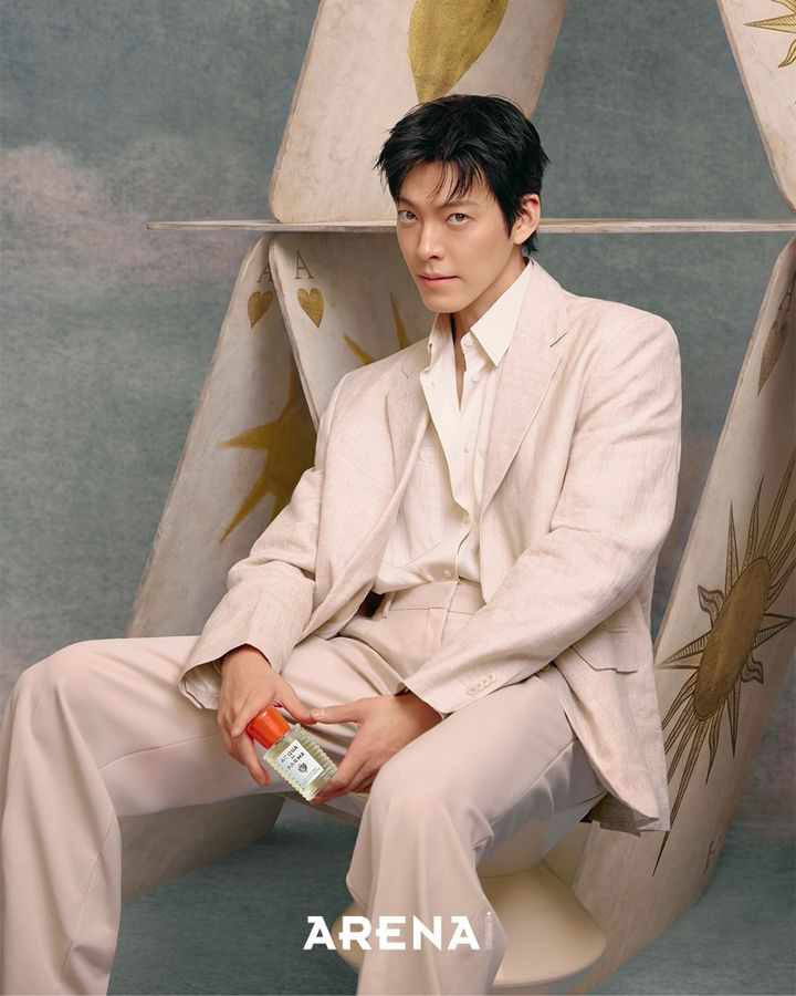 [서울=뉴시스] 김우빈. (사진=아레나 옴므 플러스) 2026.04.01. photo@newsis.com *재판매 및 DB 금지