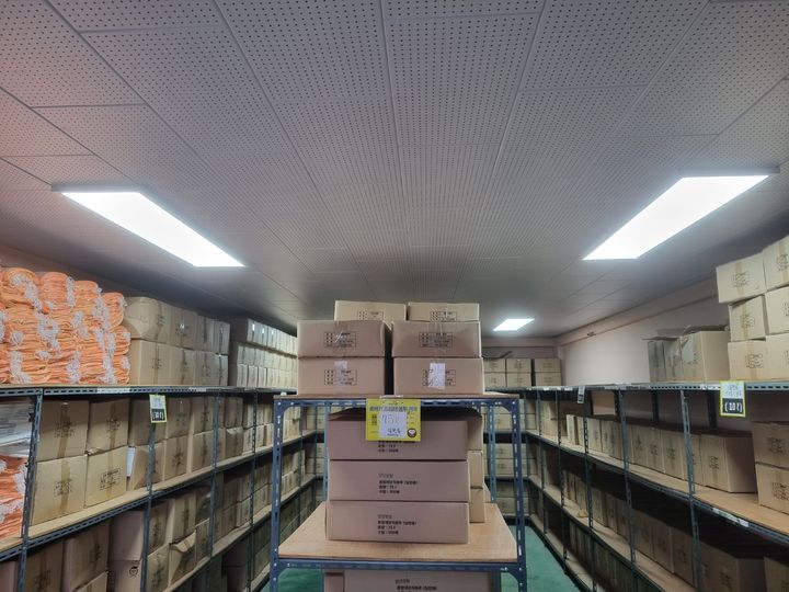 [양양=뉴시스] 강원 양양군은 최근 일부 지역에서 확산되고 있는 종량제 봉투 가격 인상 및 수급 불안 루머가 돌자 종량제봉투 재고 상황을 공개한 가운데 재고 사진.(사진=양양군 제공)photo@newsis.com *재판매 및 DB 금지