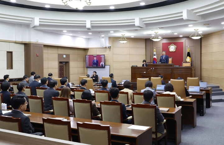 [임실=뉴시스] 1일 개회한 임실군의회의 제351회 임시회 제1차 본회의, 장종민 의장이 개회를 선언하고 있다. *재판매 및 DB 금지