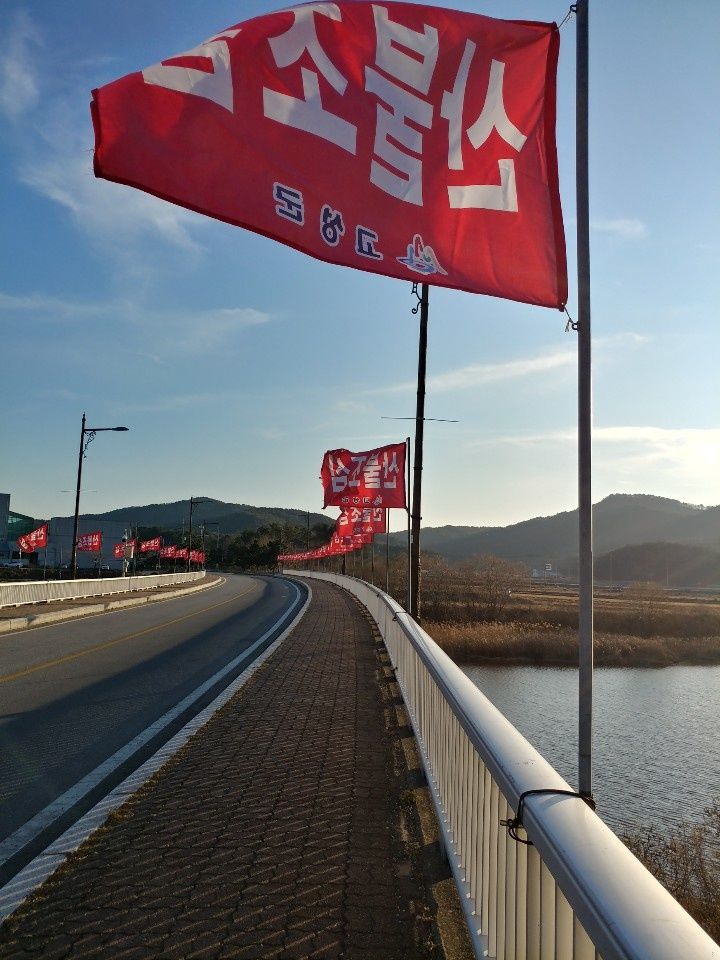 [고성=뉴시스] 산불조심 안내 깃발.(사진=뉴시스DB)photo@newsis.com *재판매 및 DB 금지