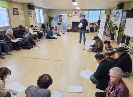 [계룡=뉴시스]계룡시는 봄철 영농 준비 시기를 맞아 지난달 16일부터 1일까지 관내 13개 마을을 순회하며 '봄철 맞춤형 지역농업인 상담 교육'을 마쳤다. 2026. 04. 01 photo@newsis.com *재판매 및 DB 금지