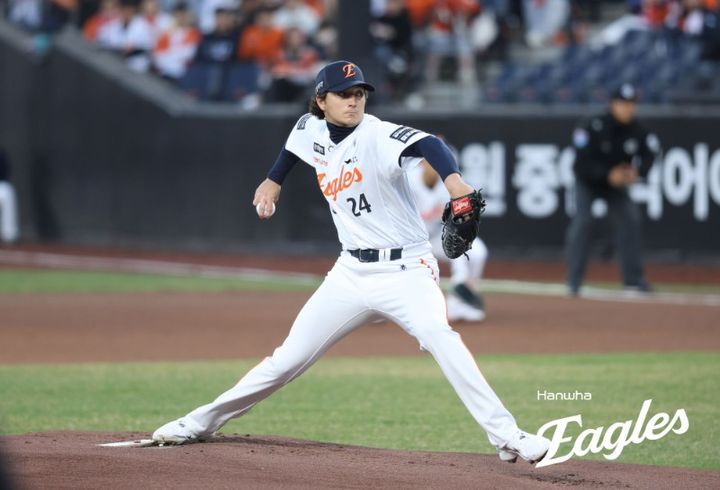 [서울=뉴시스] 프로야구 한화 이글스의 오웬 화이트가 31일 대전 한화생명볼파크에서 열린 2026 신한 쏠 KBO리그 KT 위즈전에 선발 등판해 공을 던지고 있다. (사진=한화 이글스 제공) 2026.03.31. *재판매 및 DB 금지