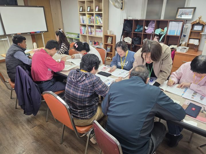 성인 문해교육기관 446곳 선정…AI·디지털 역량 돕는다