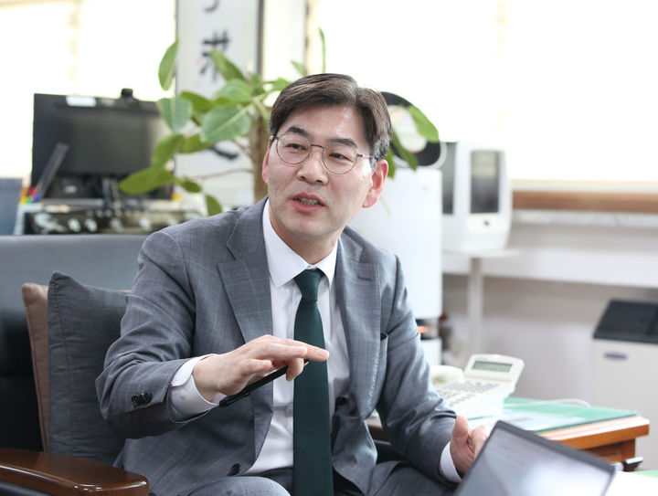 [부산=뉴시스] 지난달 31일 부산 기장군 국립수산과학원에서 권순욱 수과원장이 뉴시스와 인터뷰하고 있다. (사진=국립수산과학원 제공) 2026.04.02. photo@newsis.com *재판매 및 DB 금지