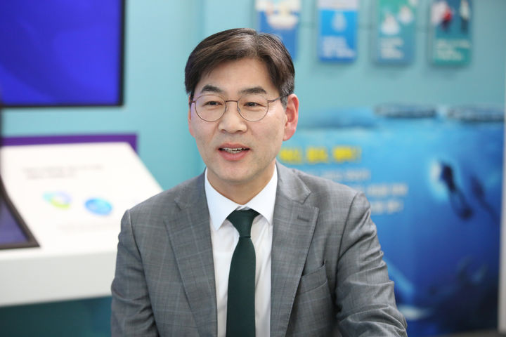 [부산=뉴시스] 지난달 31일 부산 기장군 국립수산과학원에서 권순욱 수과원장이 뉴시스와 인터뷰하고 있다. (사진=국립수산과학원 제공) 2026.04.02. photo@newsis.com *재판매 및 DB 금지