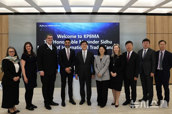 [서울=뉴시스] 한국제약바이오협회는 서울 서초구 협회 미래관 4층 회의실에서 '한-캐나다 제약바이오산업 국제 협력 간담회'를 개최했다고 1일 밝혔다. (사진=한국제약바이오협회 제공) 2026.04.01. photo@newsis.com