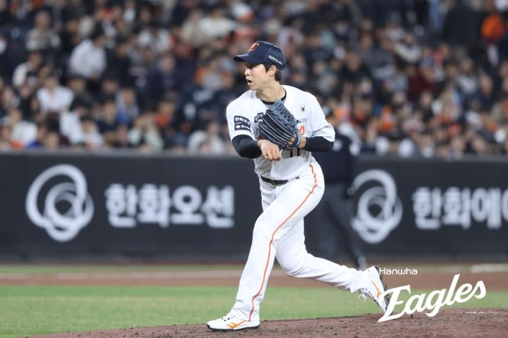 [서울=뉴시스] 프로야구 한화 이글스의 엄상백이 31일 대전 한화생명볼파크에서 열린 2026 신한 쏠 KBO리그 KT 위즈전에 불펜 등판해 공을 던지고 있다. (사진=한화 이글스 제공) 2026.03.31. *재판매 및 DB 금지