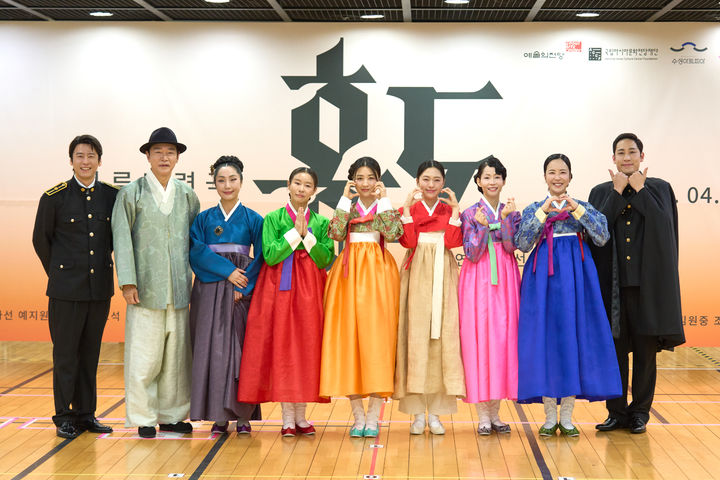 [서울=뉴시스] [서울=뉴시스] 1일 서울 강북구 성신여대 미아운정그린캠퍼스 마루연습실에서 연극 '홍도' 기자간담회가 열렸다. (사진=옐로우밤 제공) 2026.04.01. photo@newsis.com *재판매 및 DB 금지