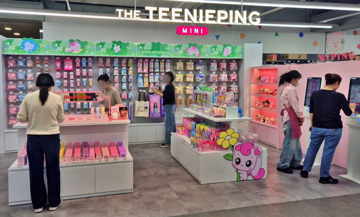 롯데마트 토이저러스는 전날 토이저러스 잠실점과 청량리점에 '더티니핑 미니 매장'을 오픈했다고 2일 밝혔다.(사진=롯데마트 제공) *재판매 및 DB 금지 *재판매 및 DB 금지