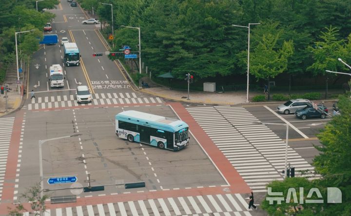 [안양=뉴시스] 자율주행 버스 '주야로' 운행 현장. (사진=안양시 제공). 2026.04.01.photo@newsis.com