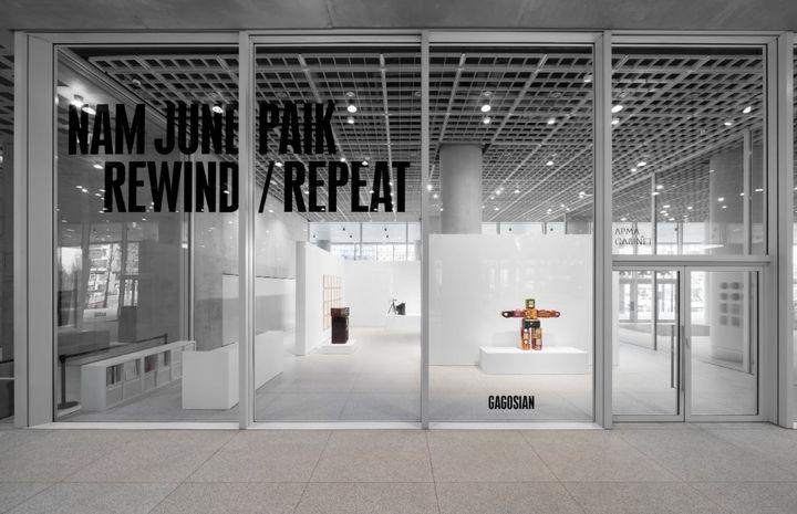 아모레퍼시픽 본사 APMA 캐비닛에서 열리는 백남준 전시 전경. *재판매 및 DB 금지