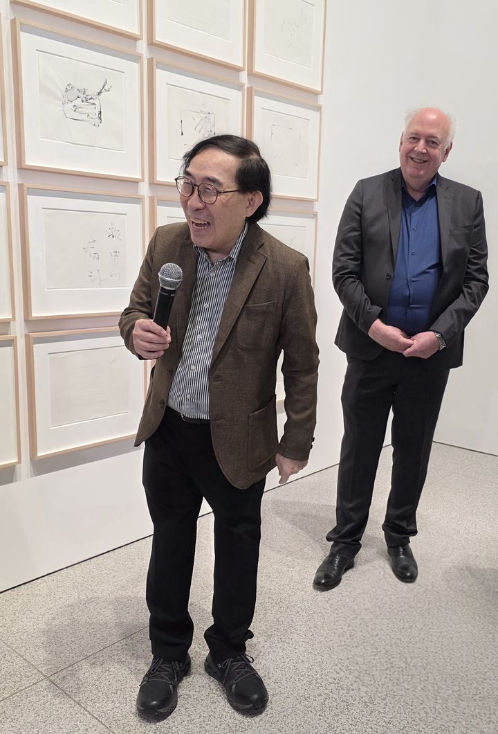 [사진=박현주 미술전문기자]켄 백 하쿠타와 존 호프만 큐레이터. *재판매 및 DB 금지