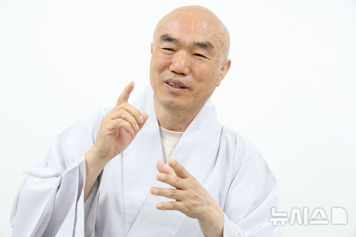 [서울=뉴시스] 박진희 기자 = 대한불교조계종 미래본부 사무총장 일감스님이 지난달 31일 서울 종로구 한국불교역사문화기념관에서 인터뷰 하고 있다. 2026.04.04. pak7130@newsis.com