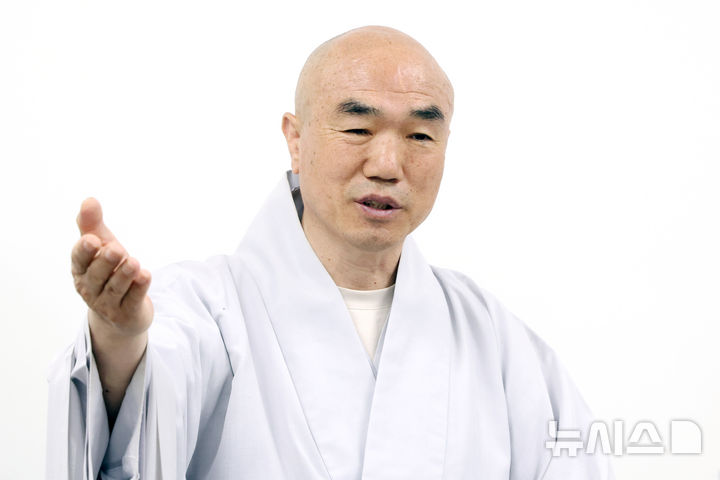[서울=뉴시스] 박진희 기자 = 대한불교조계종 미래본부 사무총장 일감스님이 지난달 31일 서울 종로구 한국불교역사문화기념관에서 인터뷰 하고 있다. 2026.04.04. pak7130@newsis.com