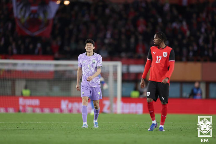 [서울=뉴시스] 31일(현지 시간) 오스트리아 빈 에른스트 하펠 스타디움에서 열린 한국 축구 국가대표팀과 오스트리아의 평가전에서 김민재가 아쉬워 하고 있다. 한국은 이날 경기에서 0-1로 패했다. (사진=대한축구협회 제공) 2026.04.01. photo@newsis.com *재판매 및 DB 금지