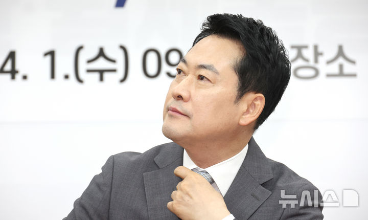 [서울=뉴시스] 김금보 기자 = 장동혁 국민의힘 대표가 1일 오전 서울 여의도 국회에서 열린 국민의힘 정책공모전 ‘국민의 아이디어, 정책이 됩니다’ 시상식에 참석해 있다. 2026.04.01.kgb@newsis.com