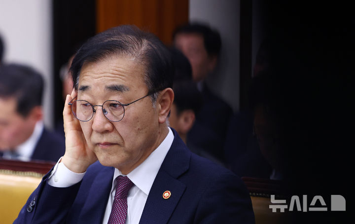 [서울=뉴시스] 김명년 기자 = 김윤덕 국토교통부 장관이 1일 오전 서울 여의도 국회에서 열린 국토교통위원회 전체회의에 출석해 있다. 2026.04.01. kmn@newsis.com