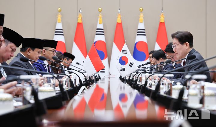 [서울=뉴시스] 고범준 기자 = 이재명 대통령이 1일 청와대에서 열린 한-인도네시아 확대 정상회담에서 발언하고 있다. 2026.04.01. bjko@newsis.com