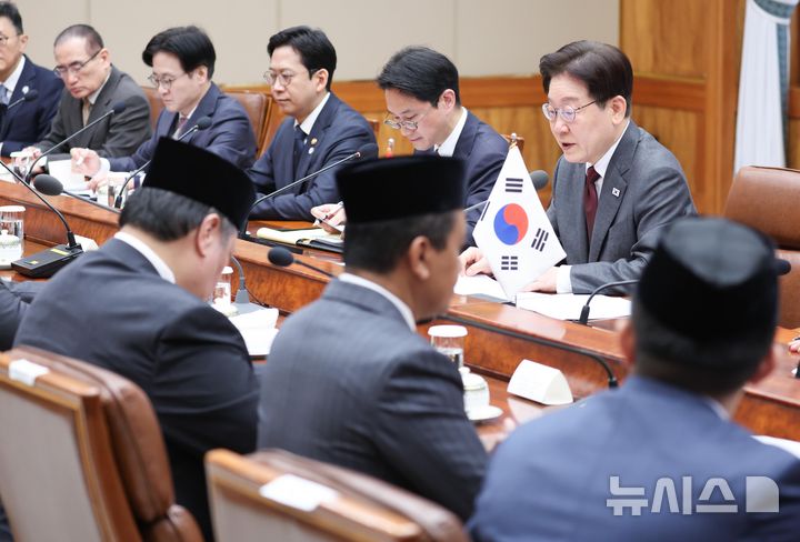 [서울=뉴시스] 고범준 기자 = 이재명 대통령이 1일 청와대에서 열린 한-인도네시아 확대 정상회담에서 발언하고 있다. 2026.04.01. bjko@newsis.com