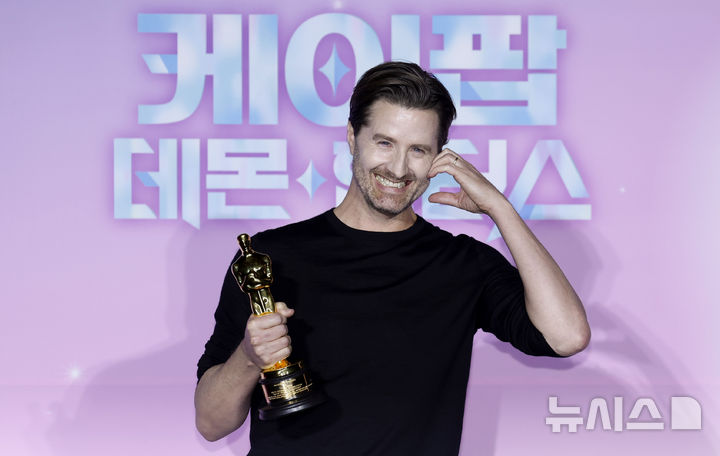 크리스 애플한스 감독, K하트