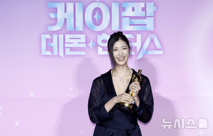 활짝 웃는 이재