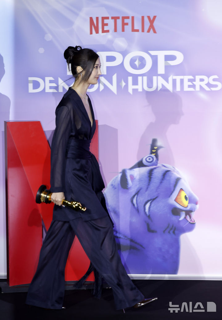 케데헌 아카데미 수상 기념 간담회 참석하는 이재