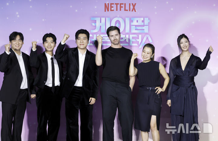 파이팅 외치는 케데헌 주역들