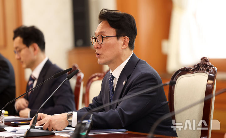 [서울=뉴시스] 김선웅 기자 = 김민석 국무총리가 1일 서울 종로구 정부서울청사에서 열린 제2차 국토대전환 범정부 추진협의회에서 모두발언을 하고 있다. 2026.04.01. mangusta@newsis.com